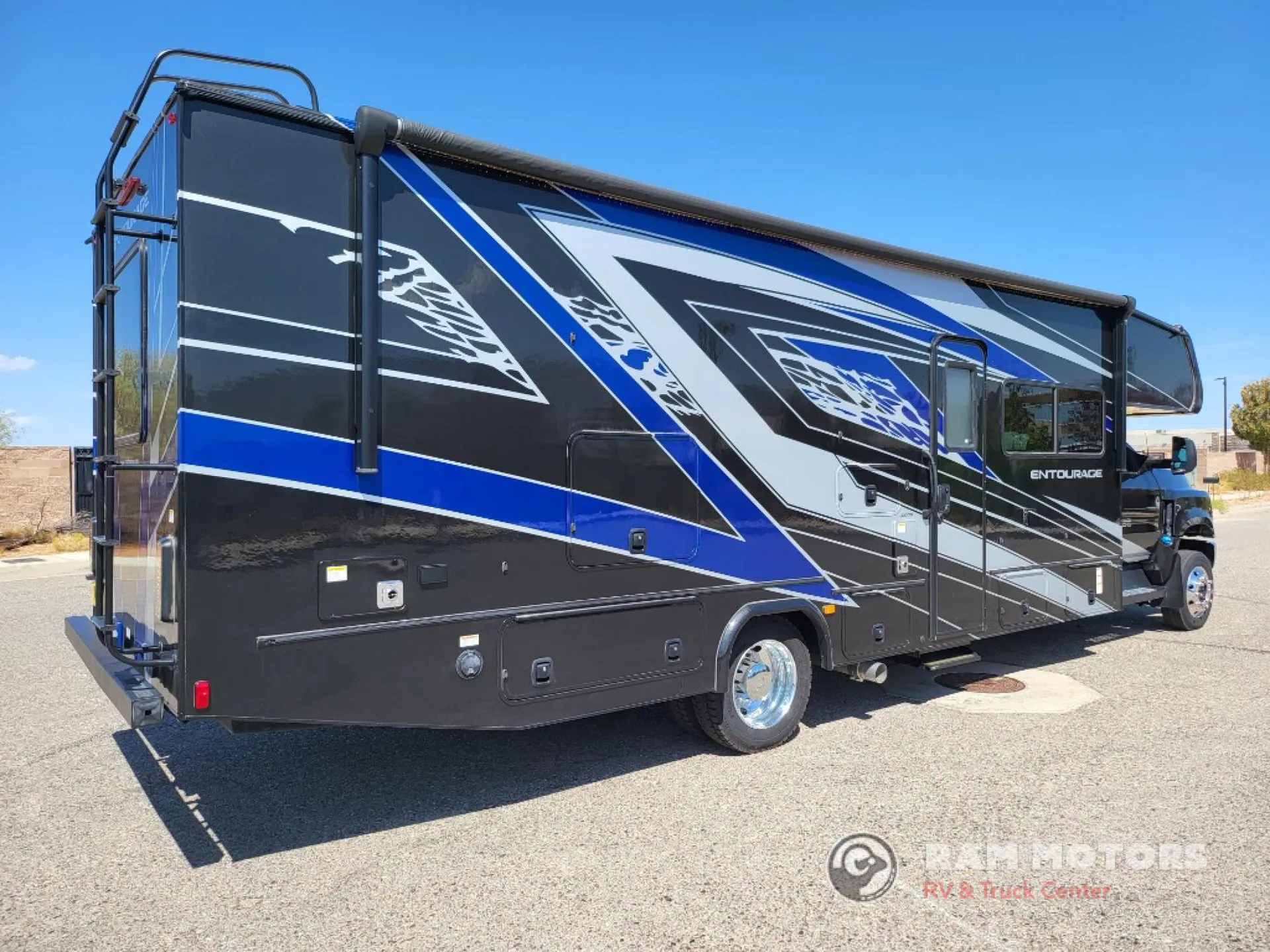 2023 Coachmen Entourage 330DS - Photo 3