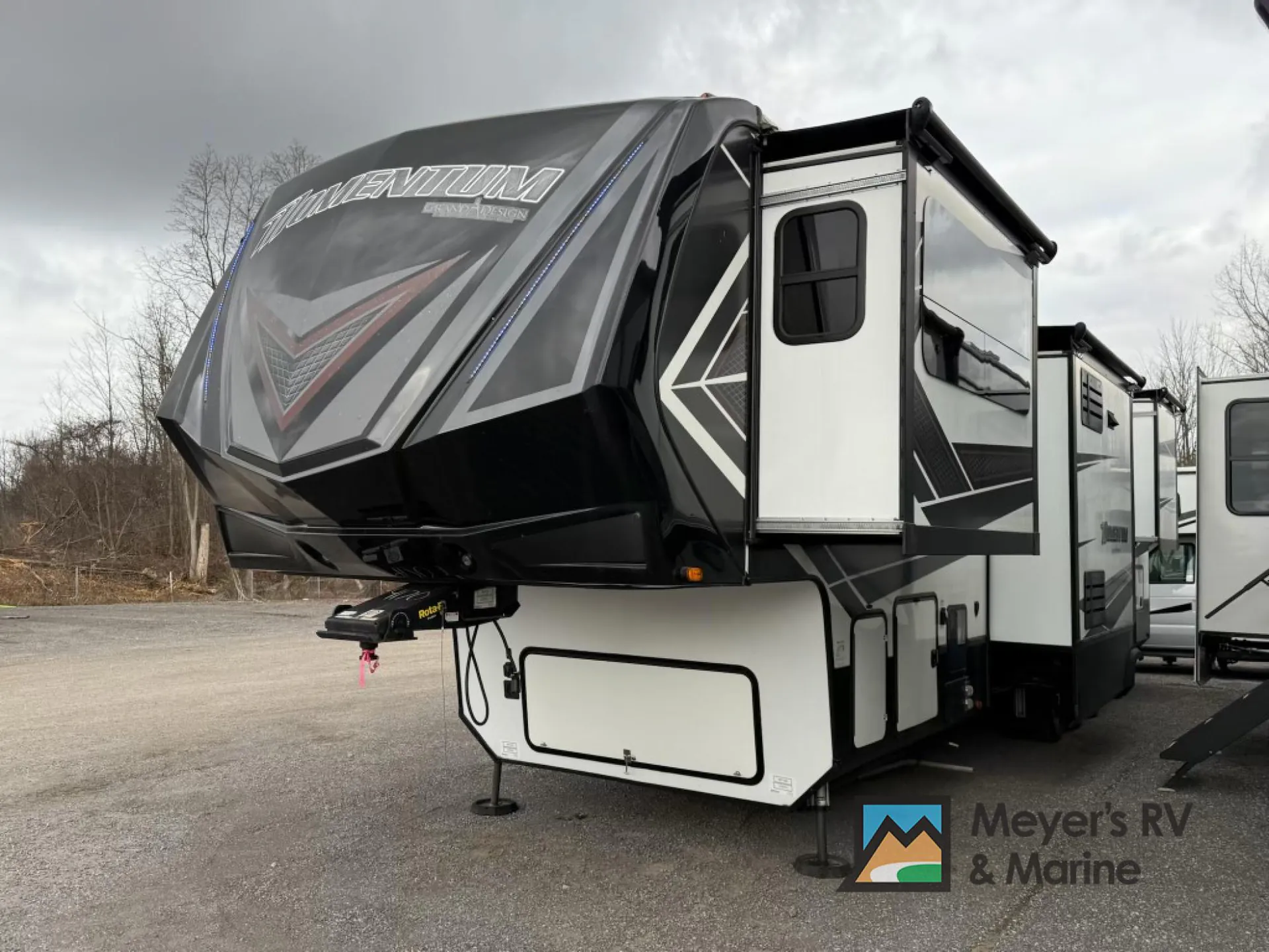 2019 Grand Design Momentum 376TH - Photo 3