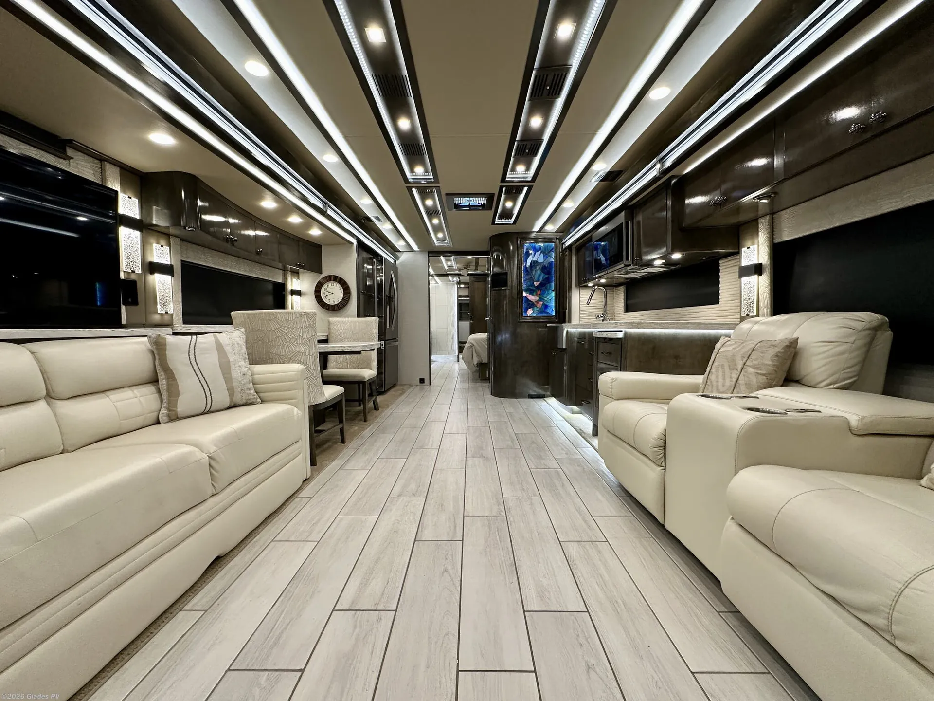2021 Tiffin Zephyr 45 PZ - Photo 3