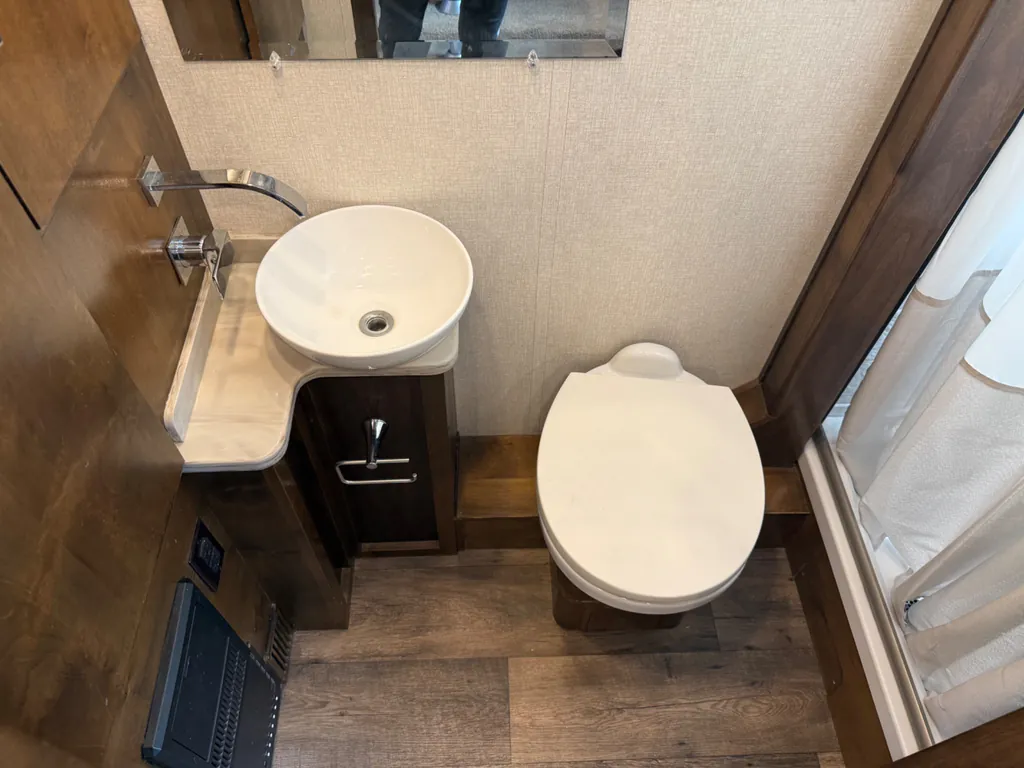 2019 Tiffin Wayfarer 24 FW, Photos photo 16