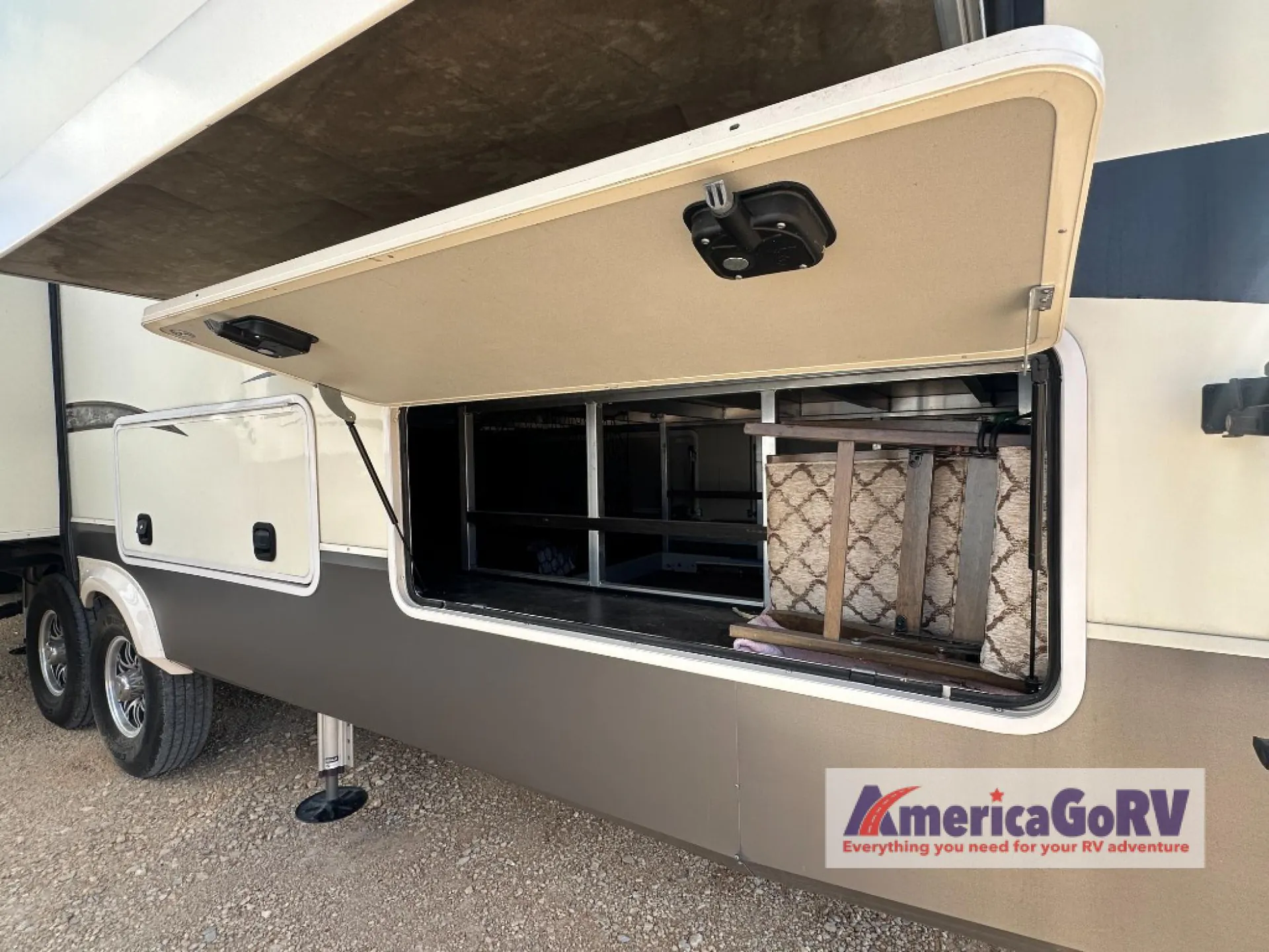 2018 Grand Design Solitude 375RES-R - Photo 4