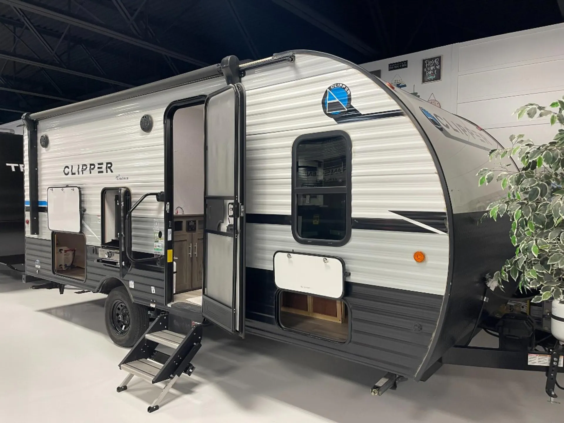 2022 Coachmen Clipper Ultra-Lite 182DBU - Photo 2