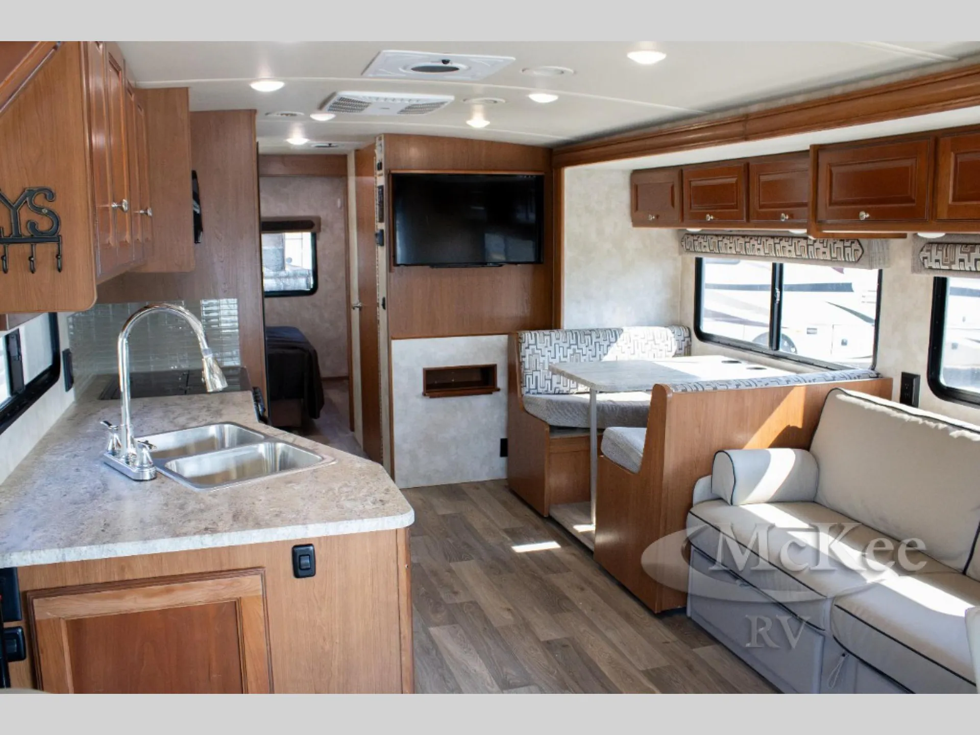 2020 Winnebago Sunstar 32YE - Photo 3