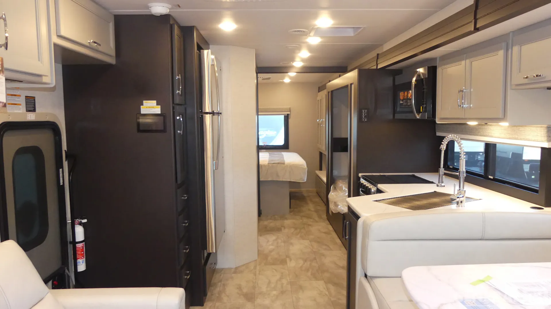 2026 Thor Motor Coach Magnitude Grand R36 - Photo 3