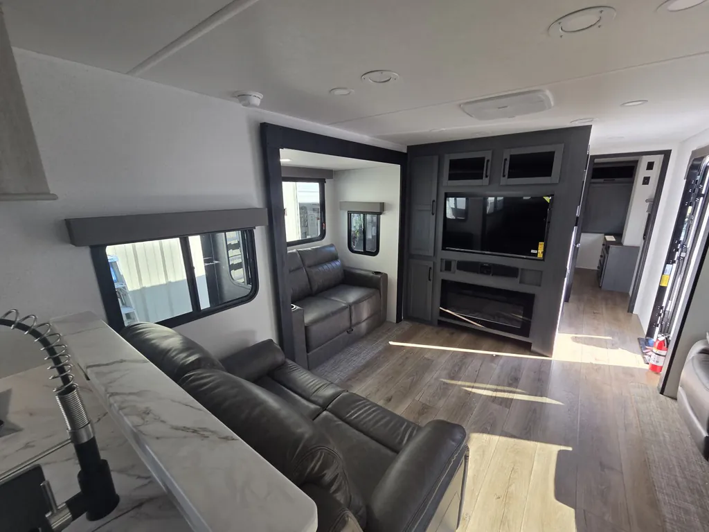 2027 Forest River Solaire 3060RKTS, Photos photo 28