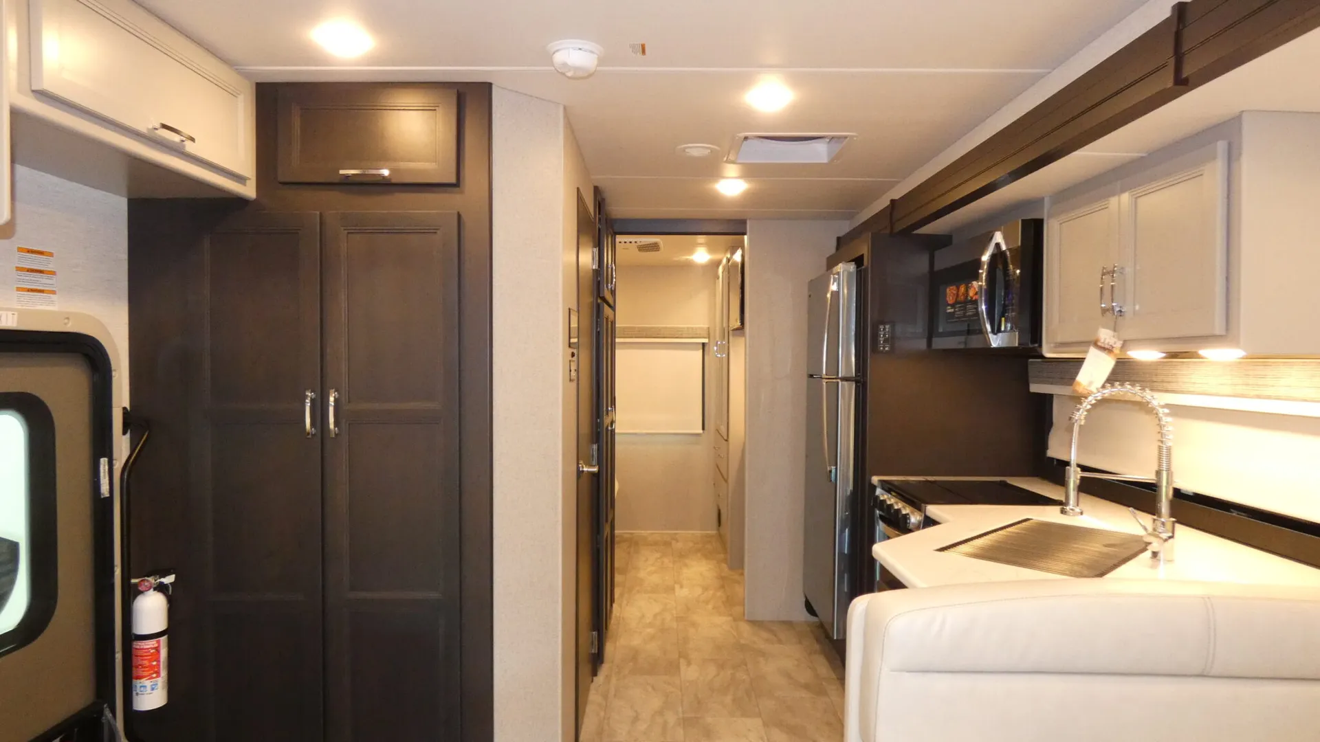 2026 Thor Motor Coach Magnitude Grand X32 - Photo 3