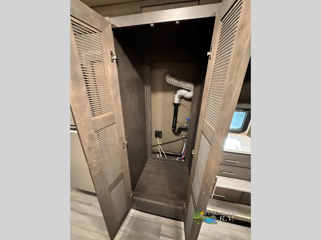 2022 Thor Motor Coach Challenger 35MQ, Photos photo 36