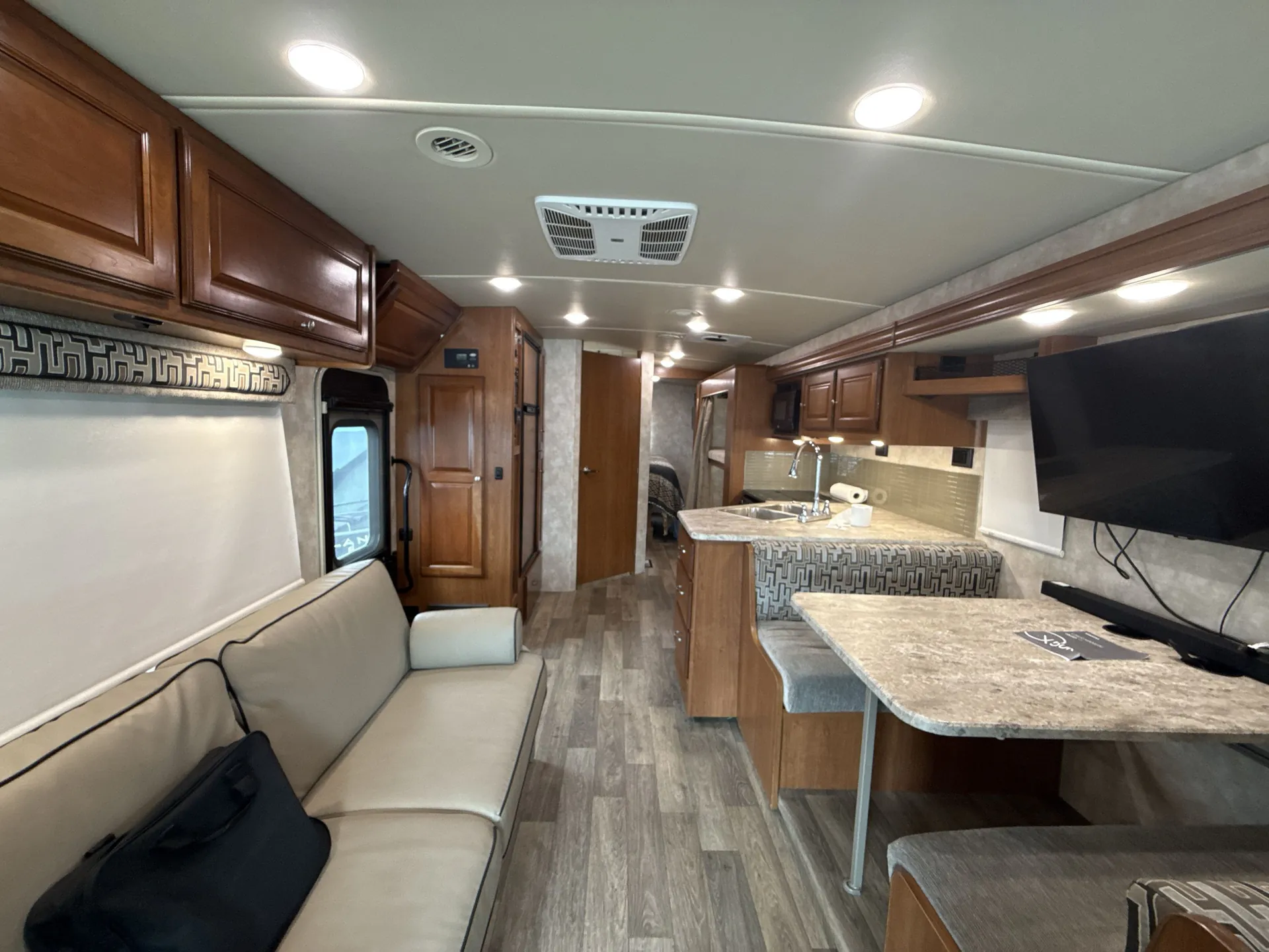 2020 Winnebago Vista 31B — living area main