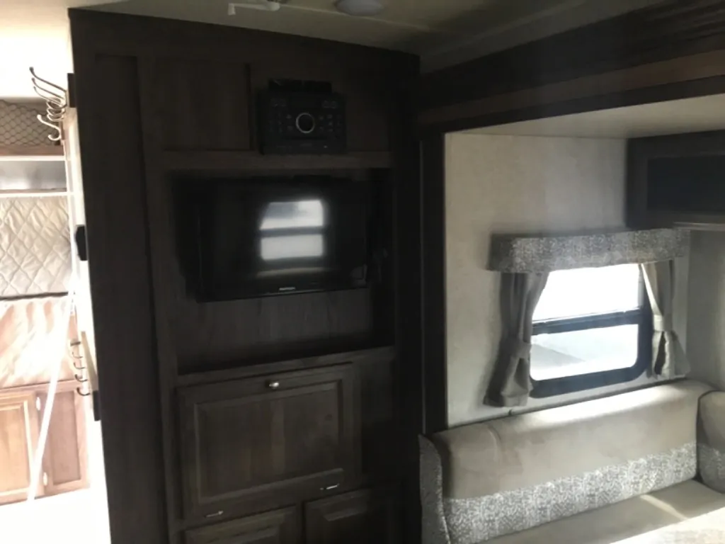 2016 Forest River Rockwood Roo 21BD — Photo 7