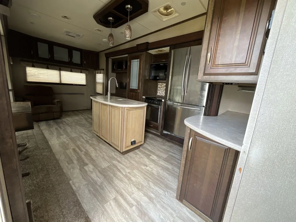 2016 Grand Design Solitude 321RL - Photo 2