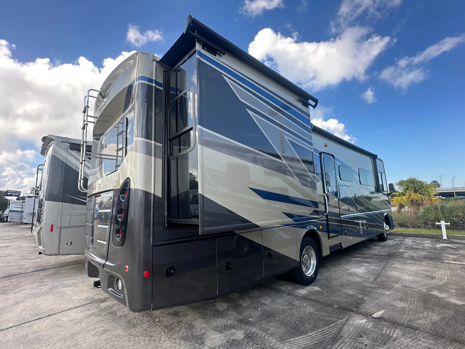 2026 Holiday Rambler Vacationer 35GL - Photo 3