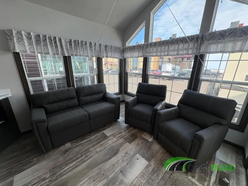 2026 Champion Homes Highland 405N - Photo 2