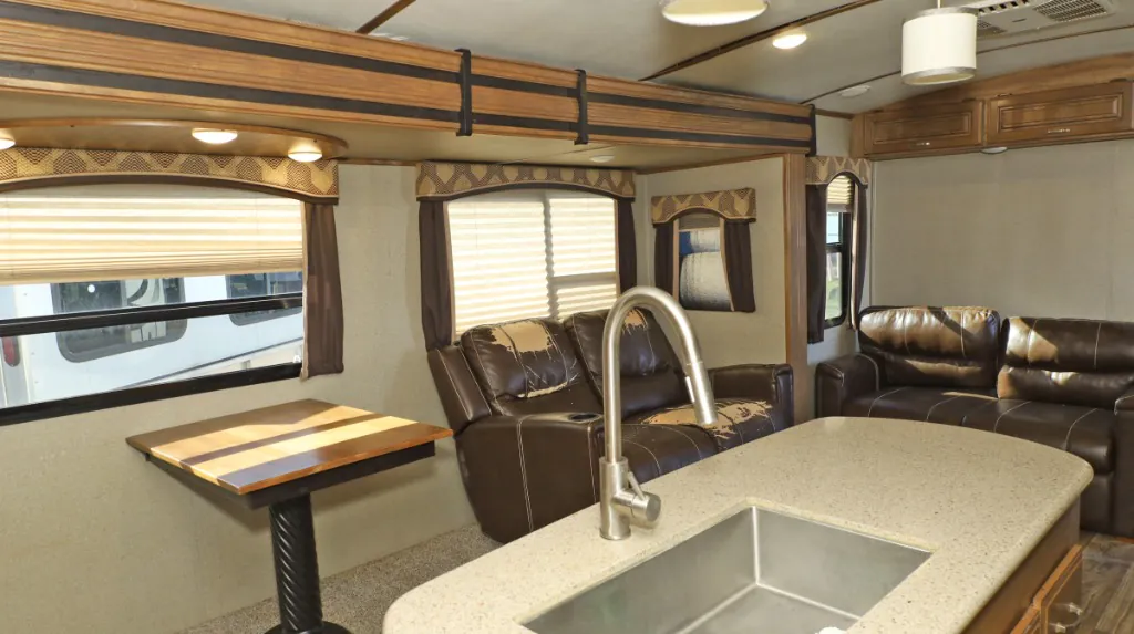 2018 Keystone Laredo 335MK - Photo 3