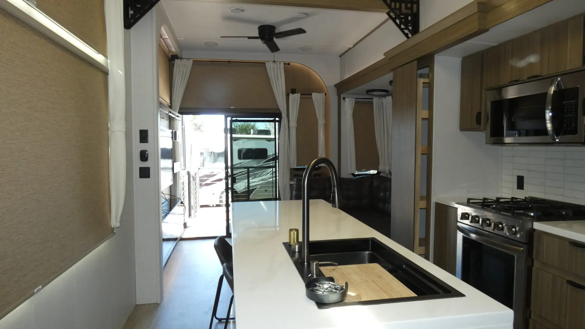2025 Forest River Salem Grand Villa 42VERANDA - Photo 3