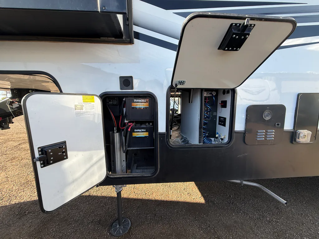 2022 Keystone Raptor 423, Photos photo 14