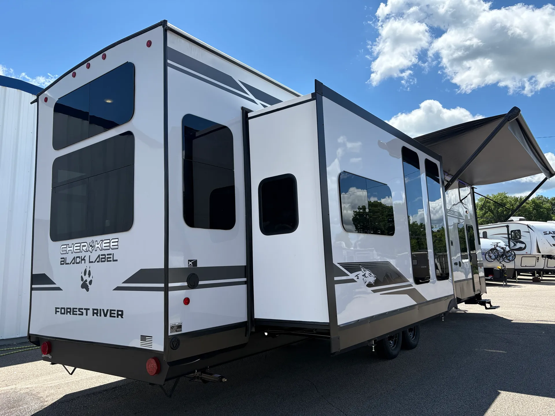 2027 Forest River Cherokee Black Label 39DLBL - Photo 3