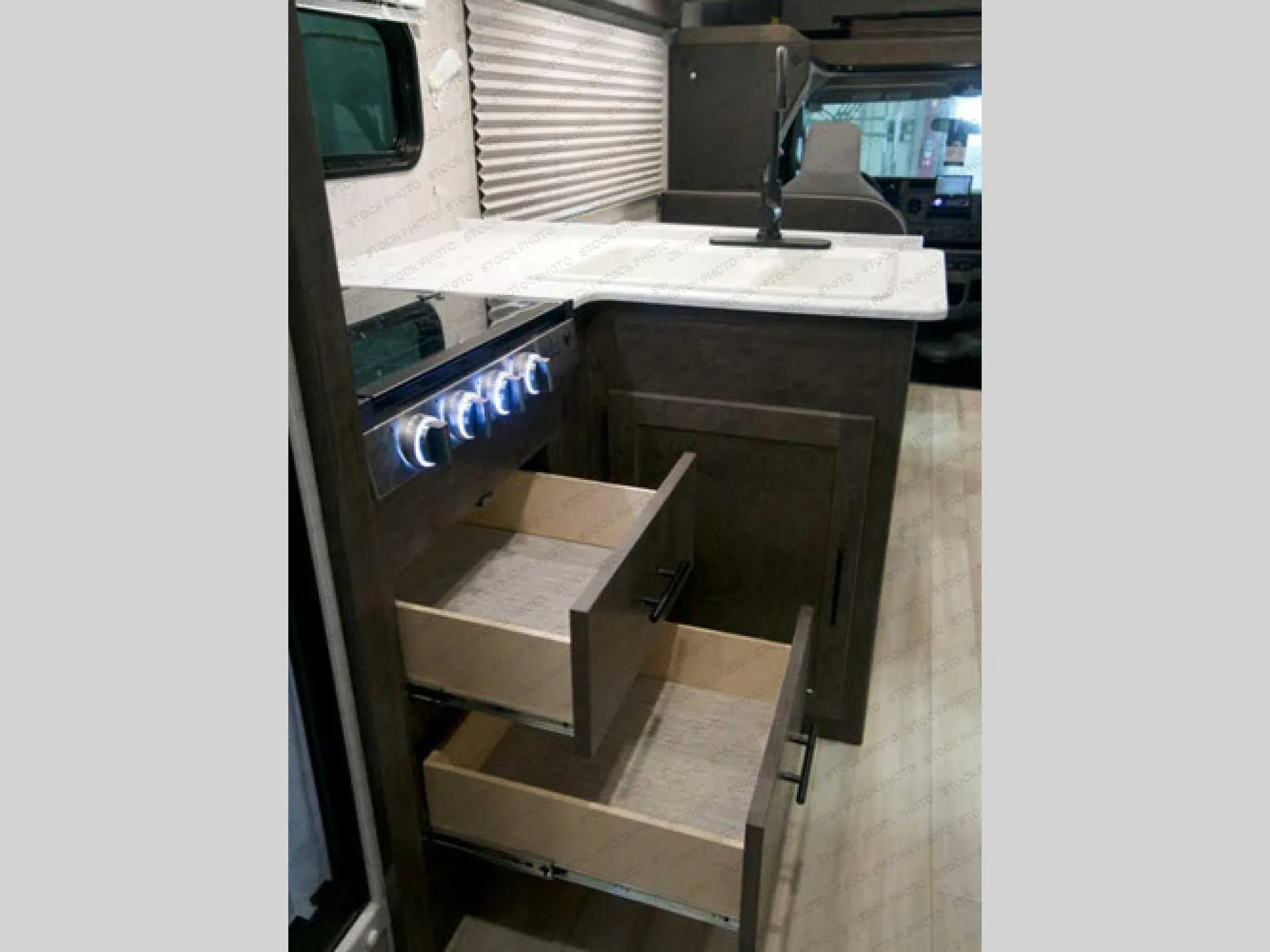 2021 Coachmen Leprechaun 270QB - Ford 350 - Photo 4