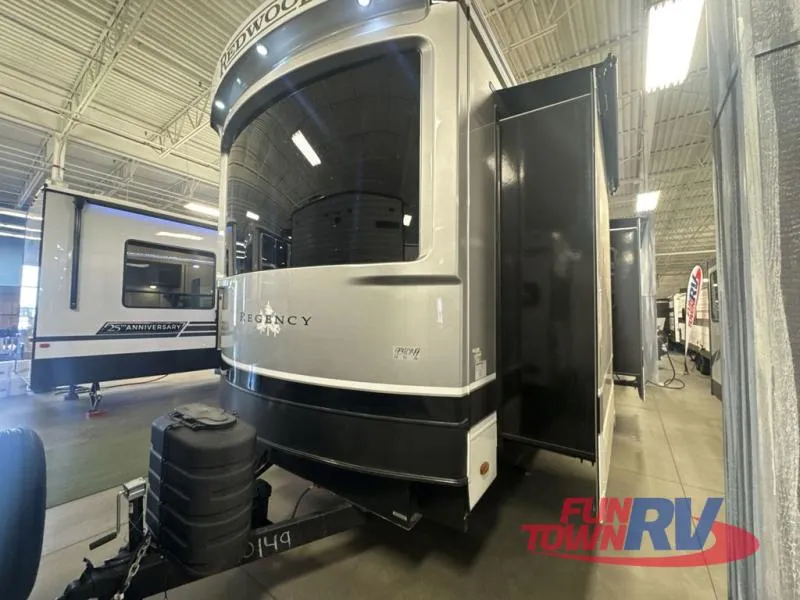 2025 Redwood RV Regency 3881FKL - Photo 4