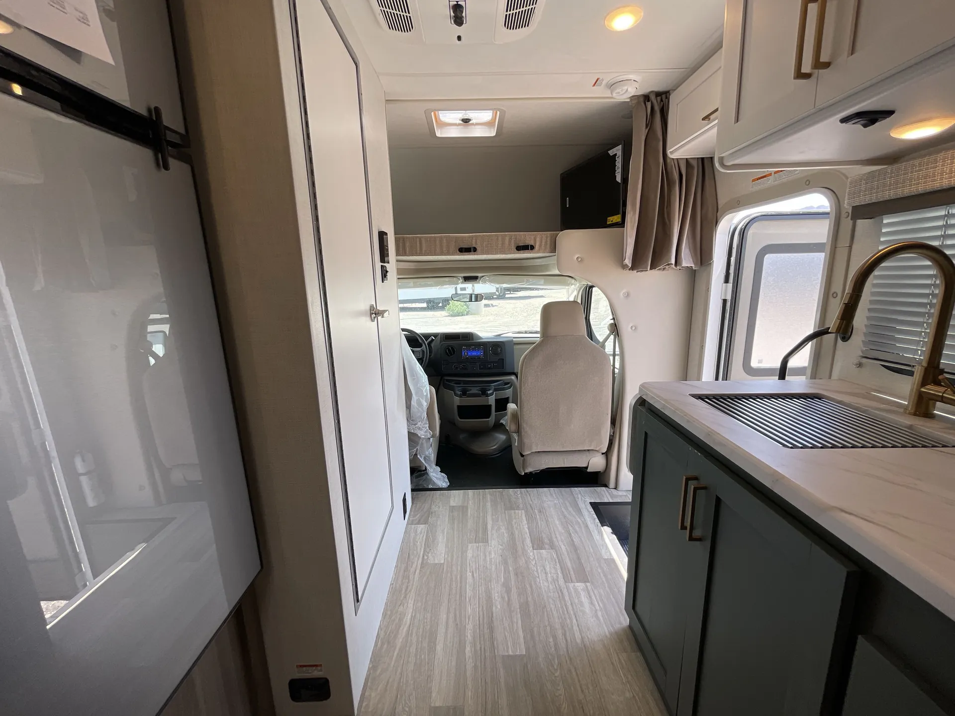 2026 Thor Motor Coach Freedom Eddie Bauer 19ED — living area main