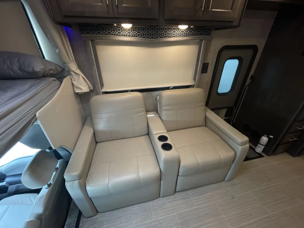 2022 Thor Motor Coach Magnitude RS36, Photos photo 45