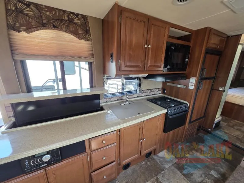 2015 Coachmen Leprechaun 319DS - Photo 3