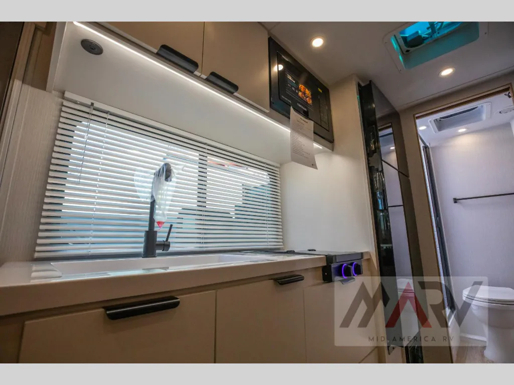 2027 Winnebago Micro Minnie 2108DS, Photos photo 16