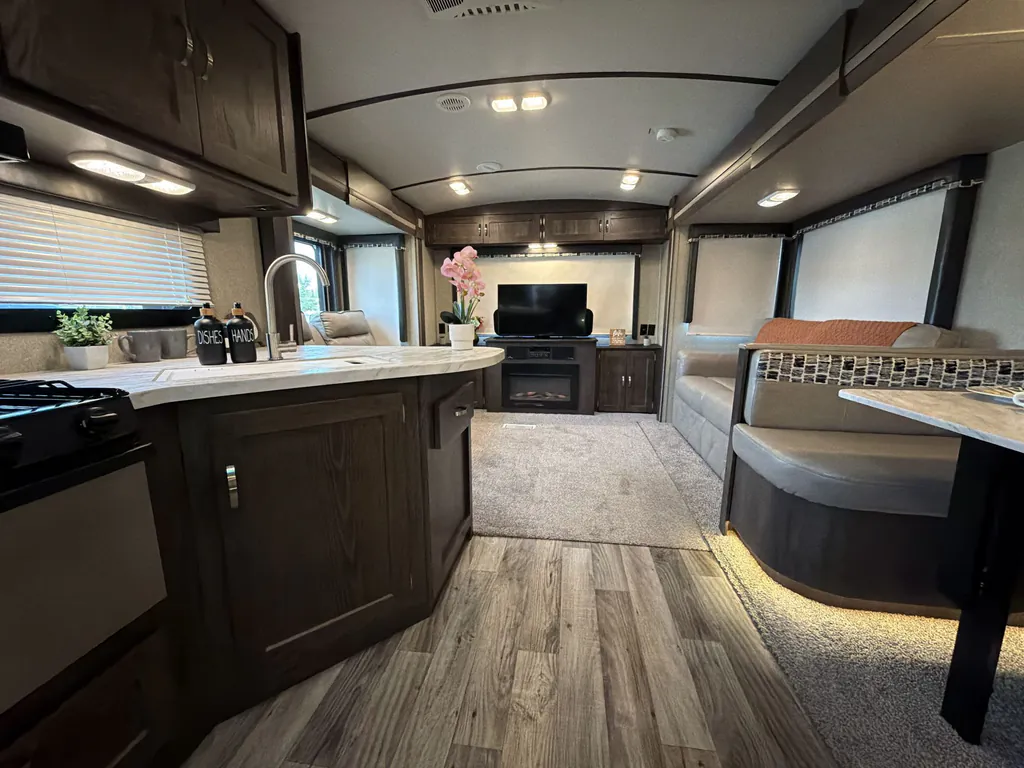2018 Keystone Outback 298RE, Photos photo 14