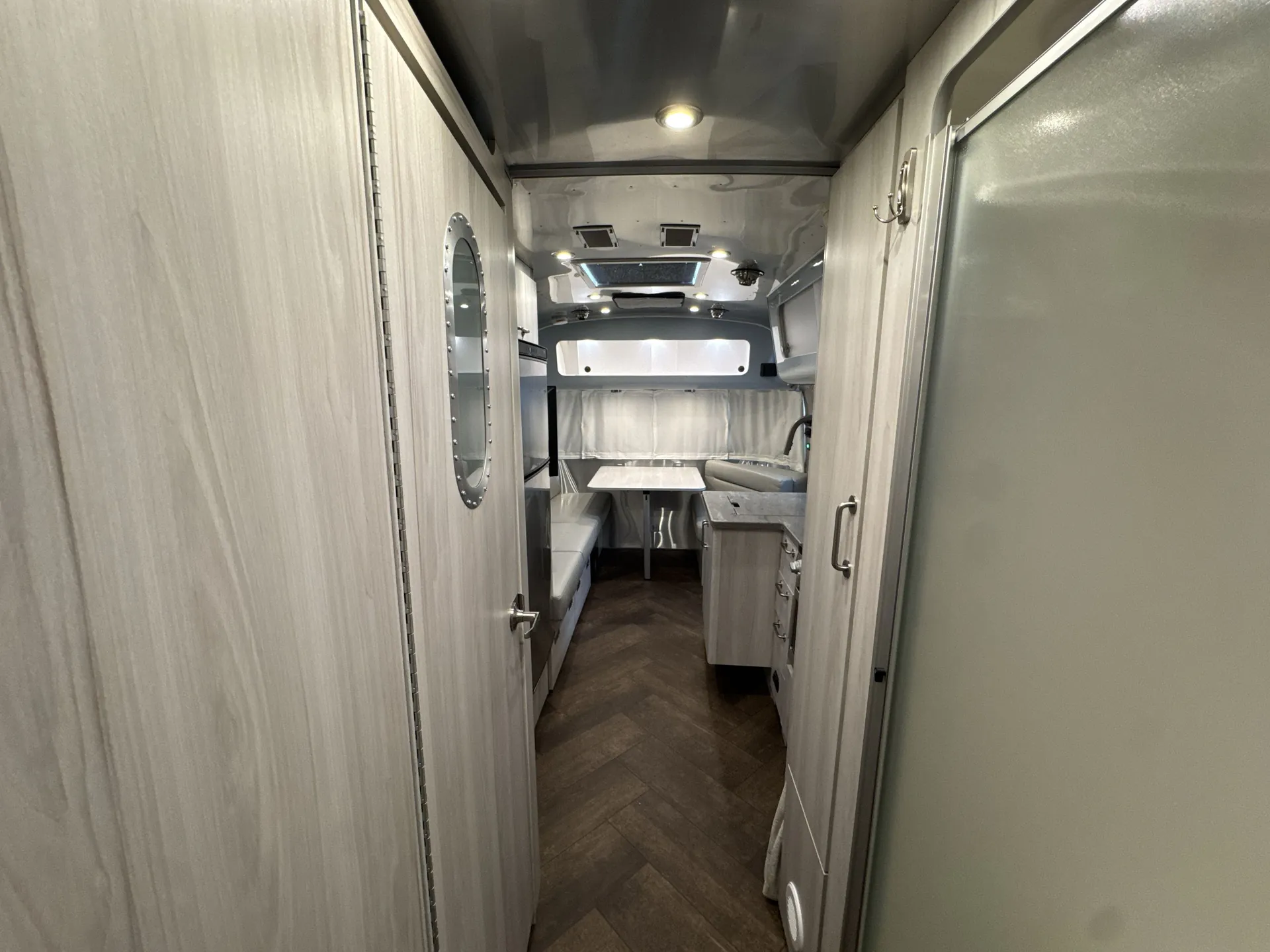 2023 Airstream International 25RB - Photo 4