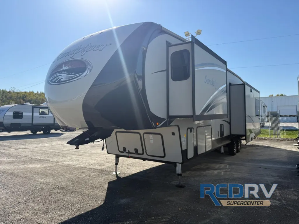 2016 Forest River Sandpiper 35ROK, Photos photo 2