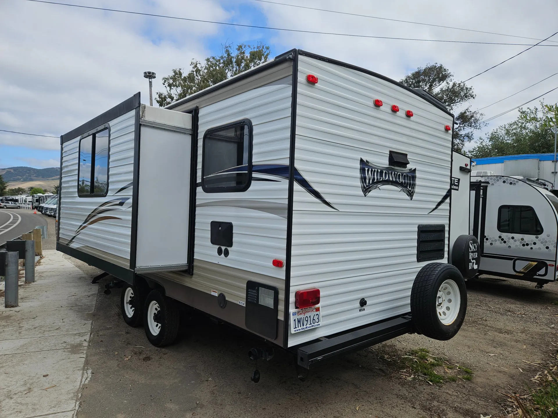 2017 Forest River Wildwood X-Lite 231RKXL - Photo 4