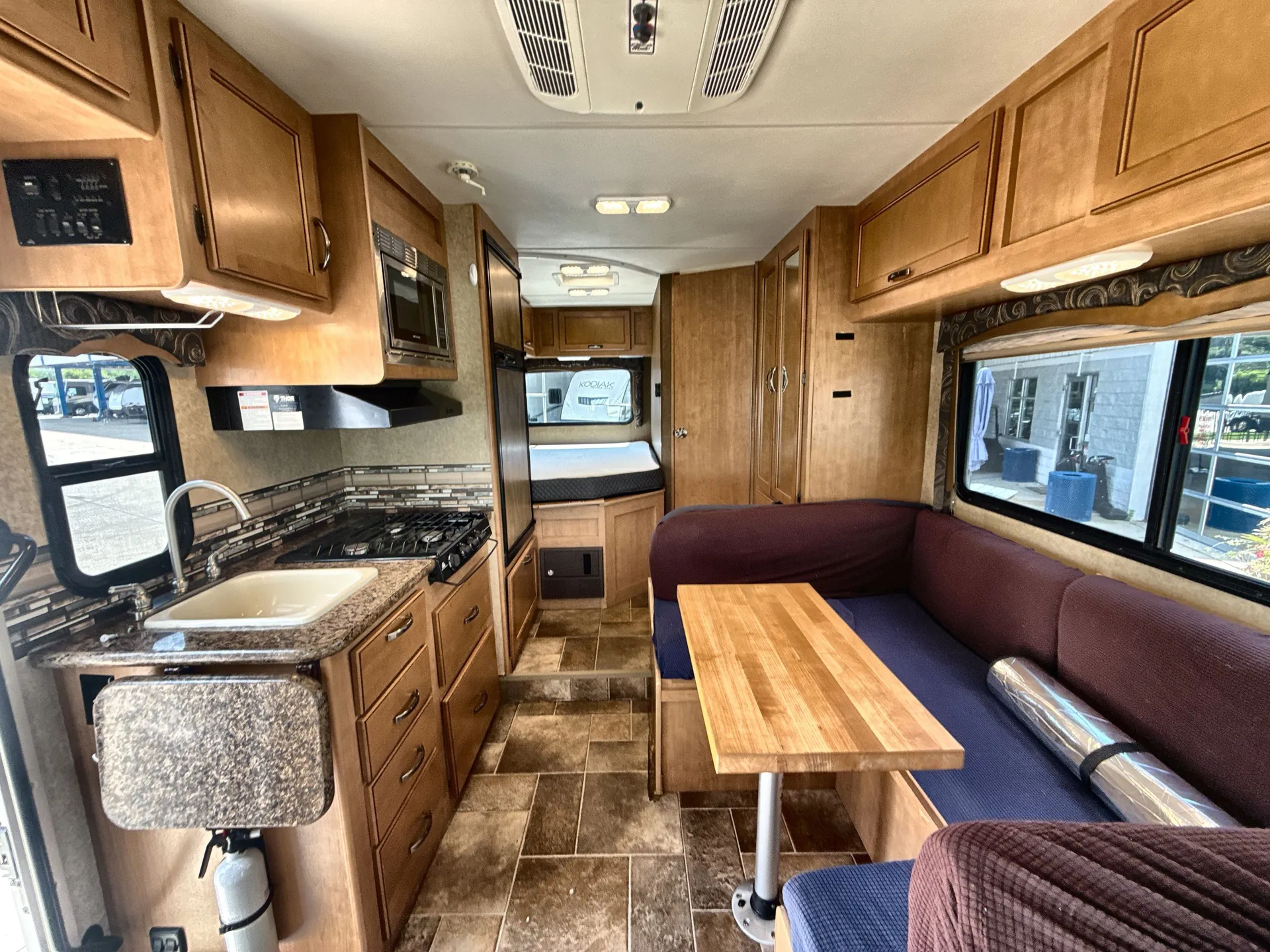 2015 Thor Motor Coach Four Winds 22E — living area main