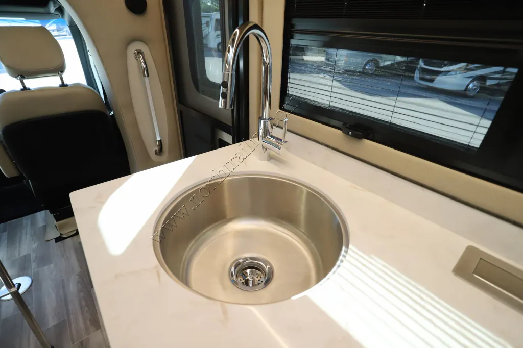 2026 Tiffin Wayfarer 25 XLW, Photos photo 15