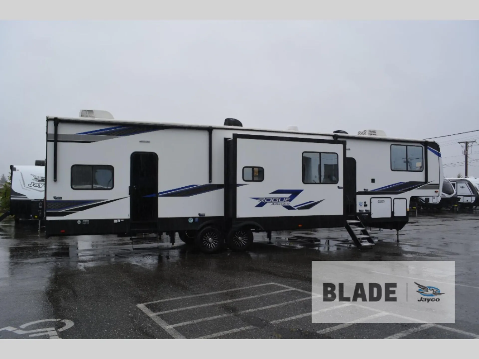 2024 Forest River Vengeance Rogue Armored 391T145 - Photo 4