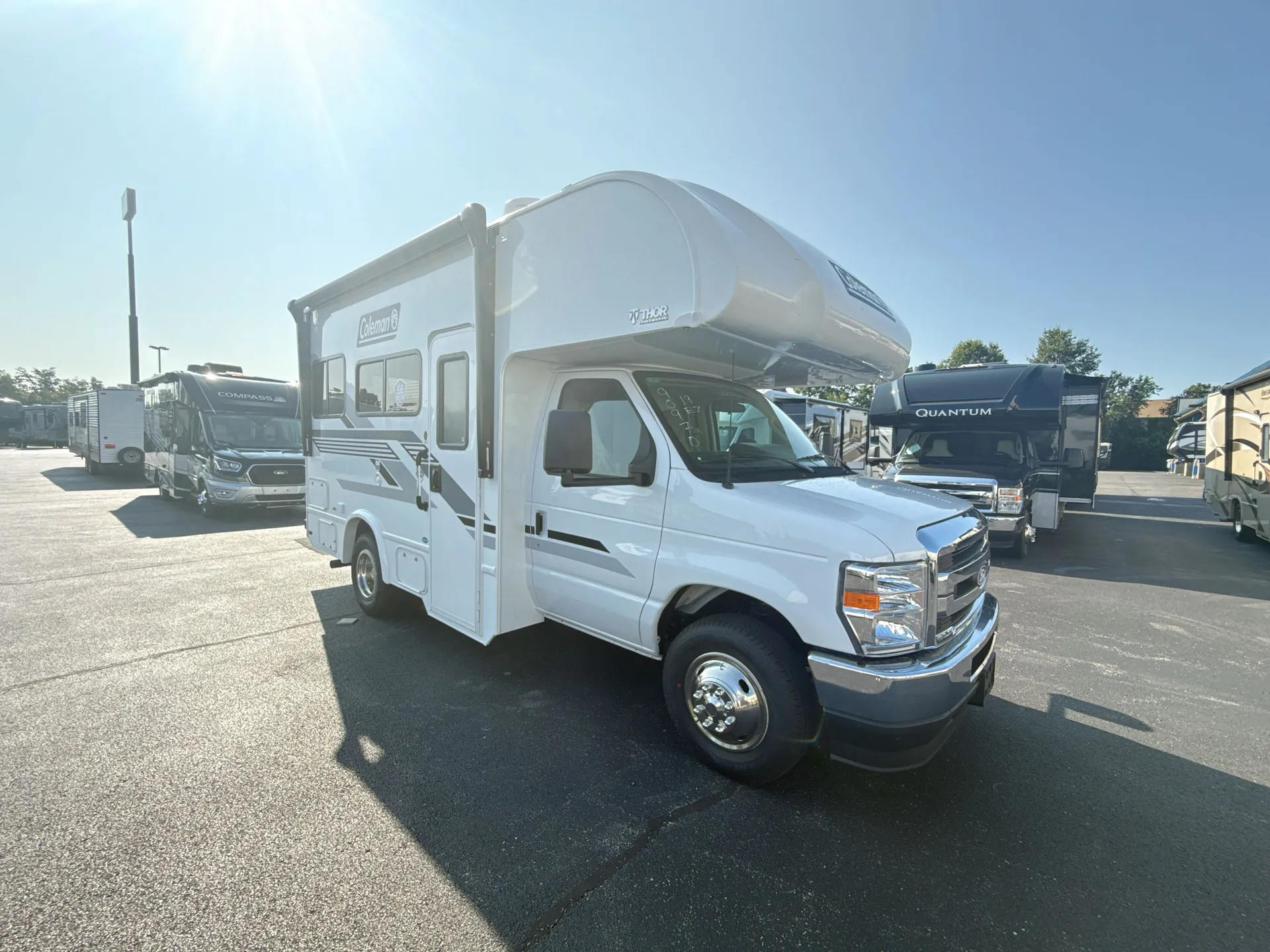 2026 Thor Motor Coach Coleman 19EZ - Photo 2