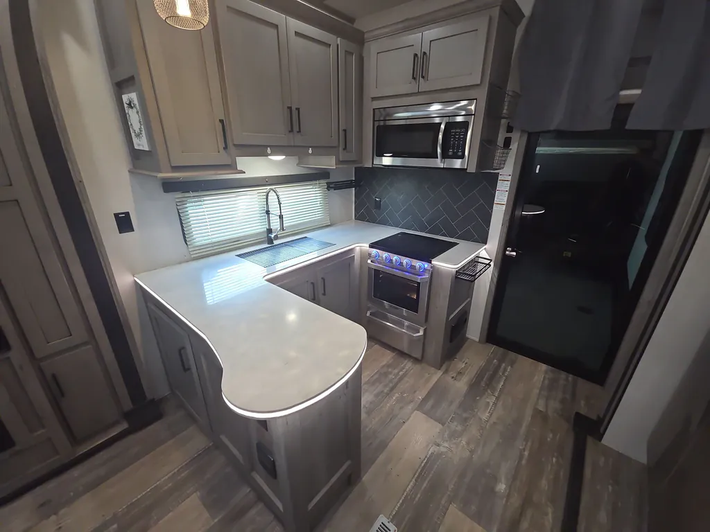 2020 Keystone Raptor 423, Photos photo 10