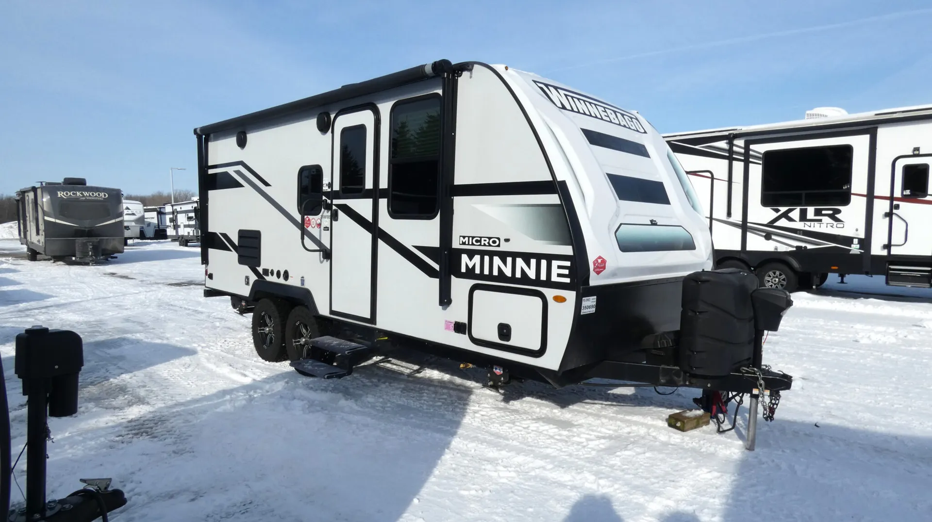 2023 Winnebago Micro Minnie 2108FBS - Photo 2