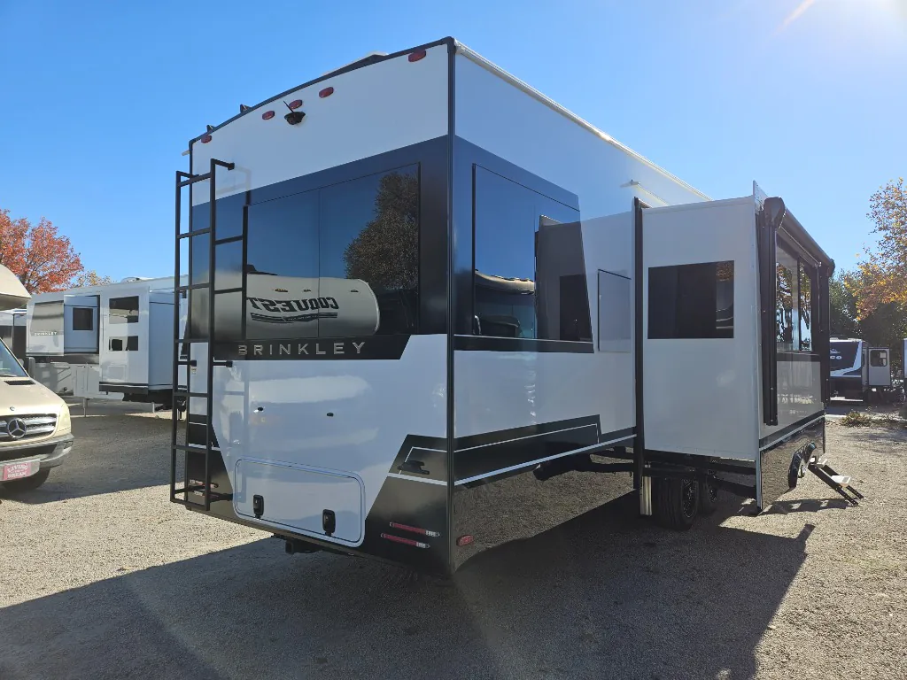 2026 Brinkley Model Z 3515, Exterior photo 3
