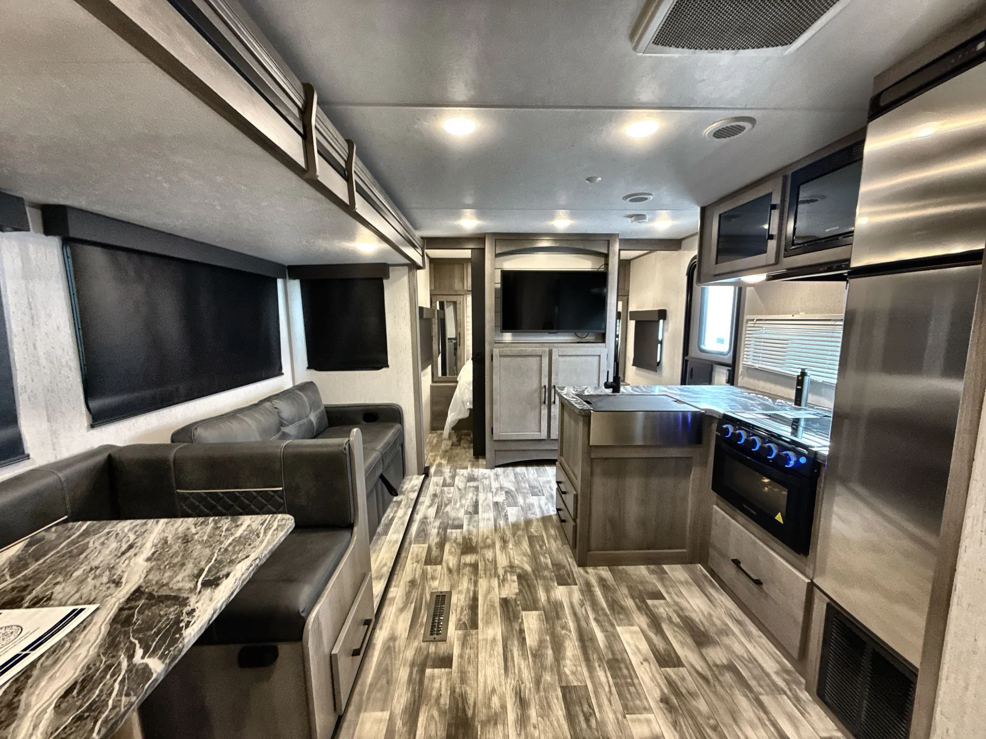 2022 Dutchmen Kodiak Ultra-Lite 283BHSL — living area main