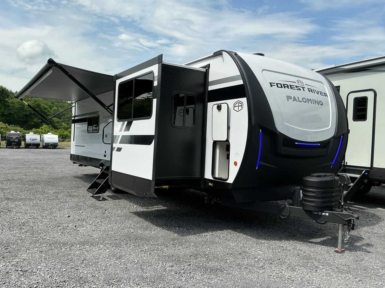 2027 Palomino Solaire 3300FLBS - Photo 2