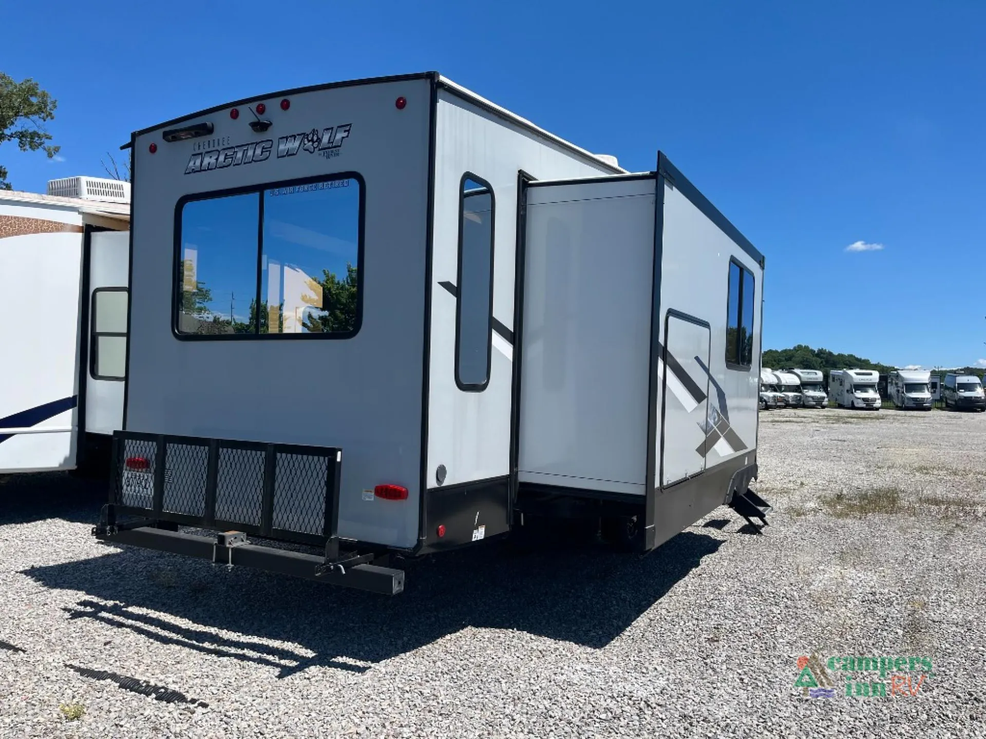 2023 Forest River Cherokee Arctic Wolf 3550 SUITE — Photo 5