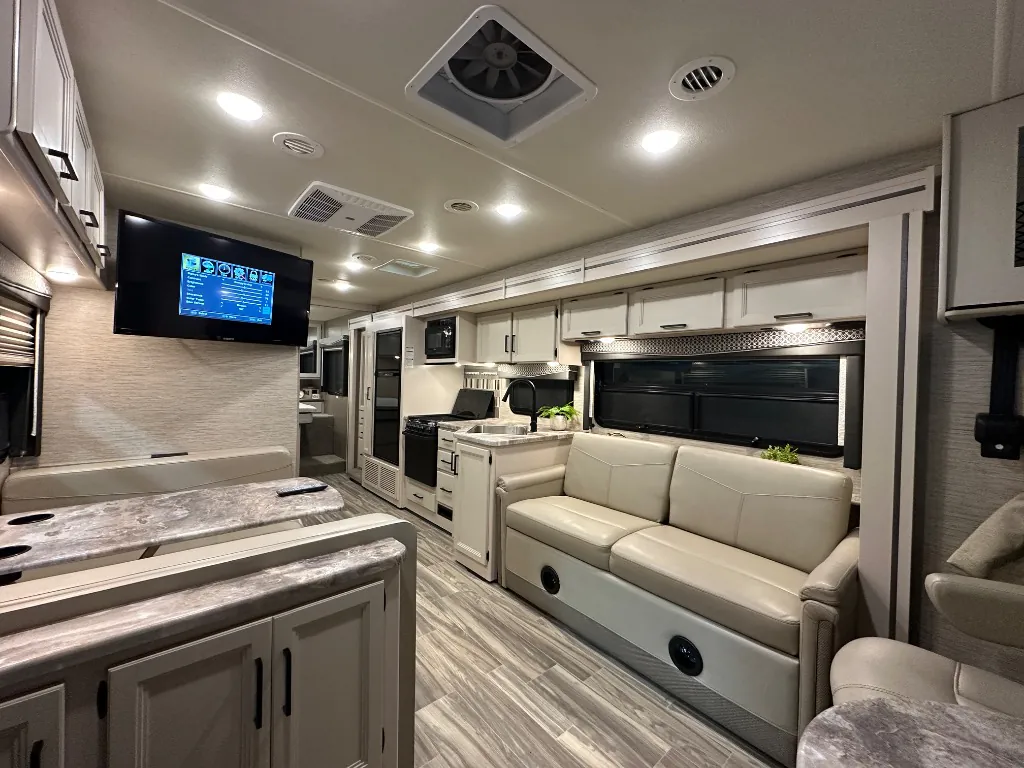 2021 Thor Motor Coach A.C.E 30.4 - Photo 3