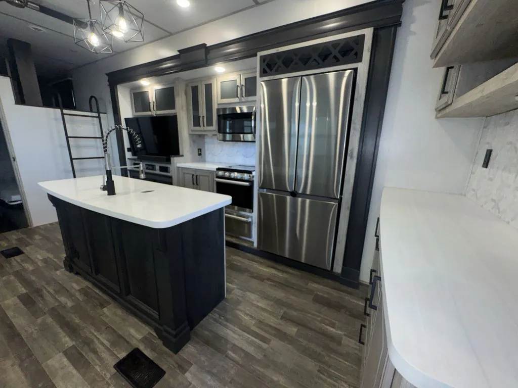 2023 Keystone Avalanche 390DS, Photos photo 8