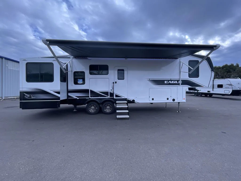 2025 Jayco Eagle 335RDOK - Photo 2