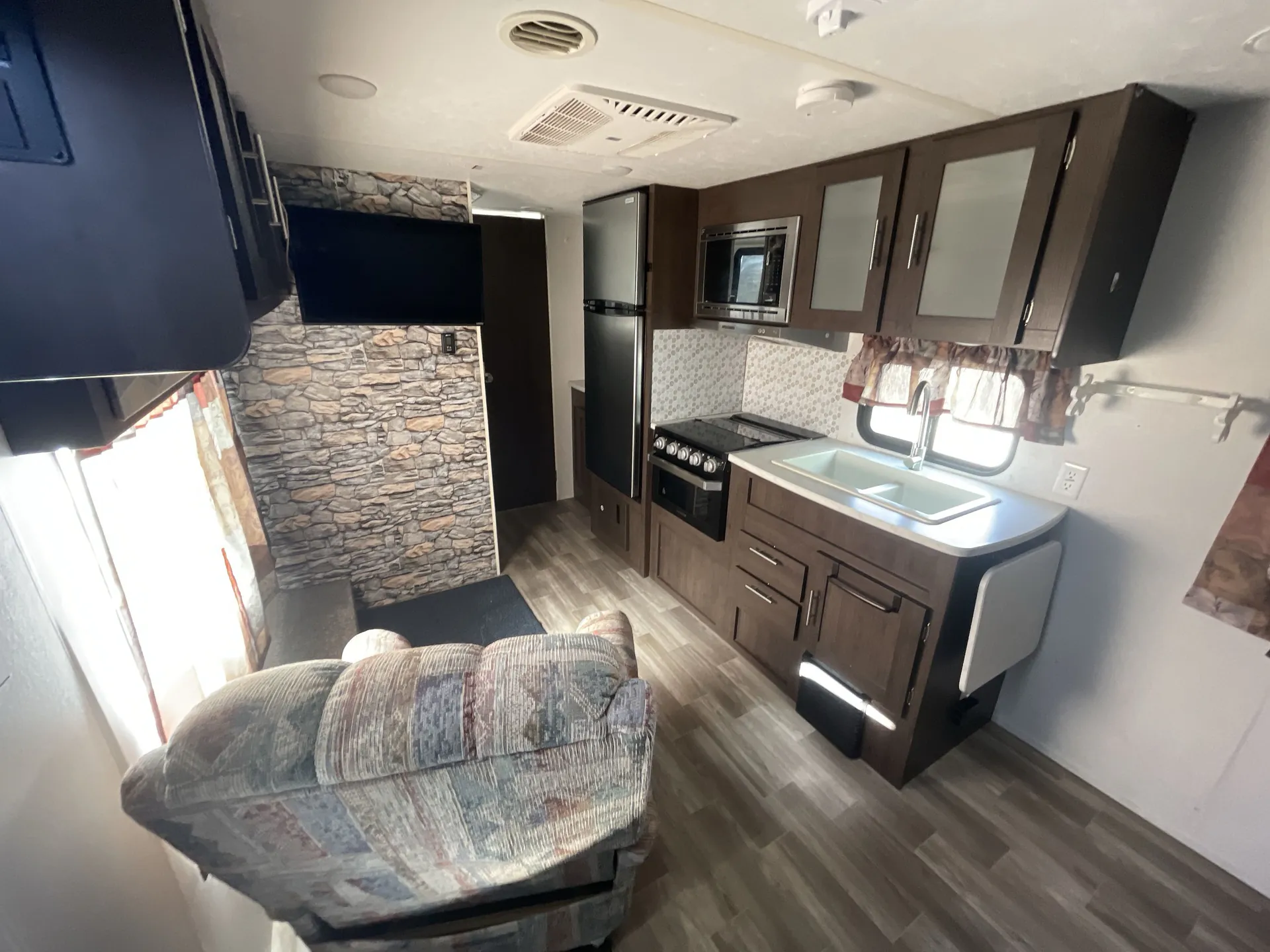 2019 Forest River Salem Cruise Lite 19DBXL - Photo 3