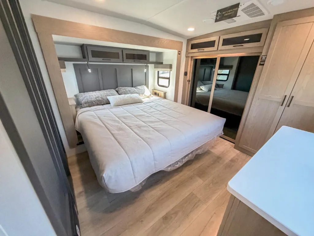 2026 Forest River Rockwood Signature R372RL, Photos photo 4