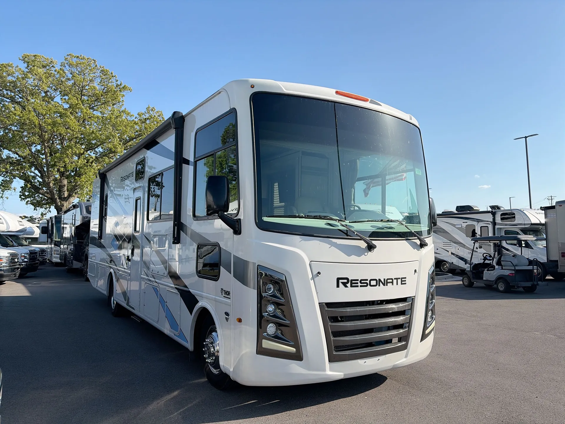 2023 Thor Motor Coach Resonate 32B - Photo 2
