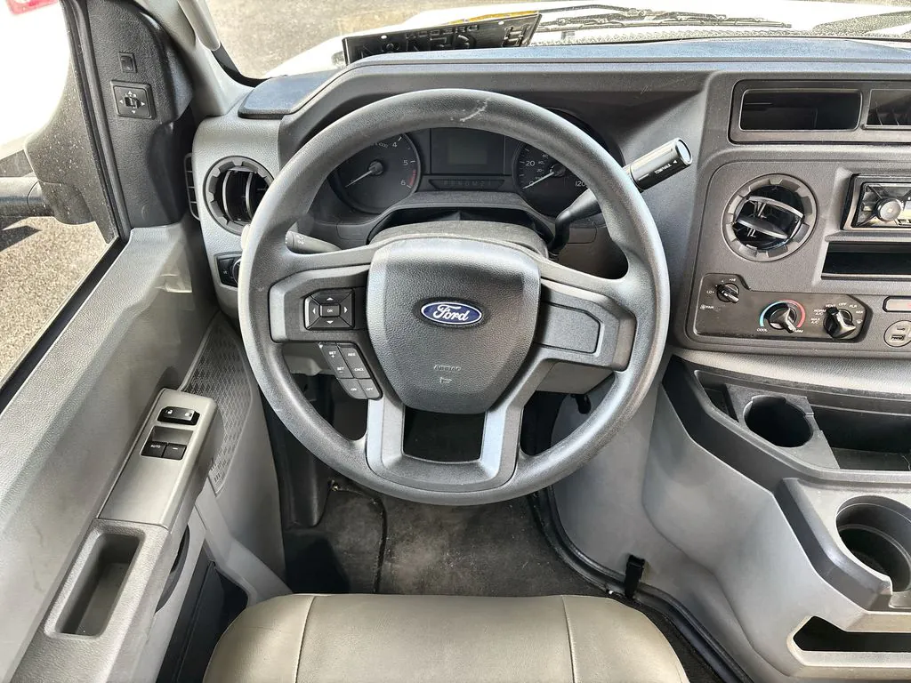 2022 Forest River Sunseeker Classic 3270S - Photo 4