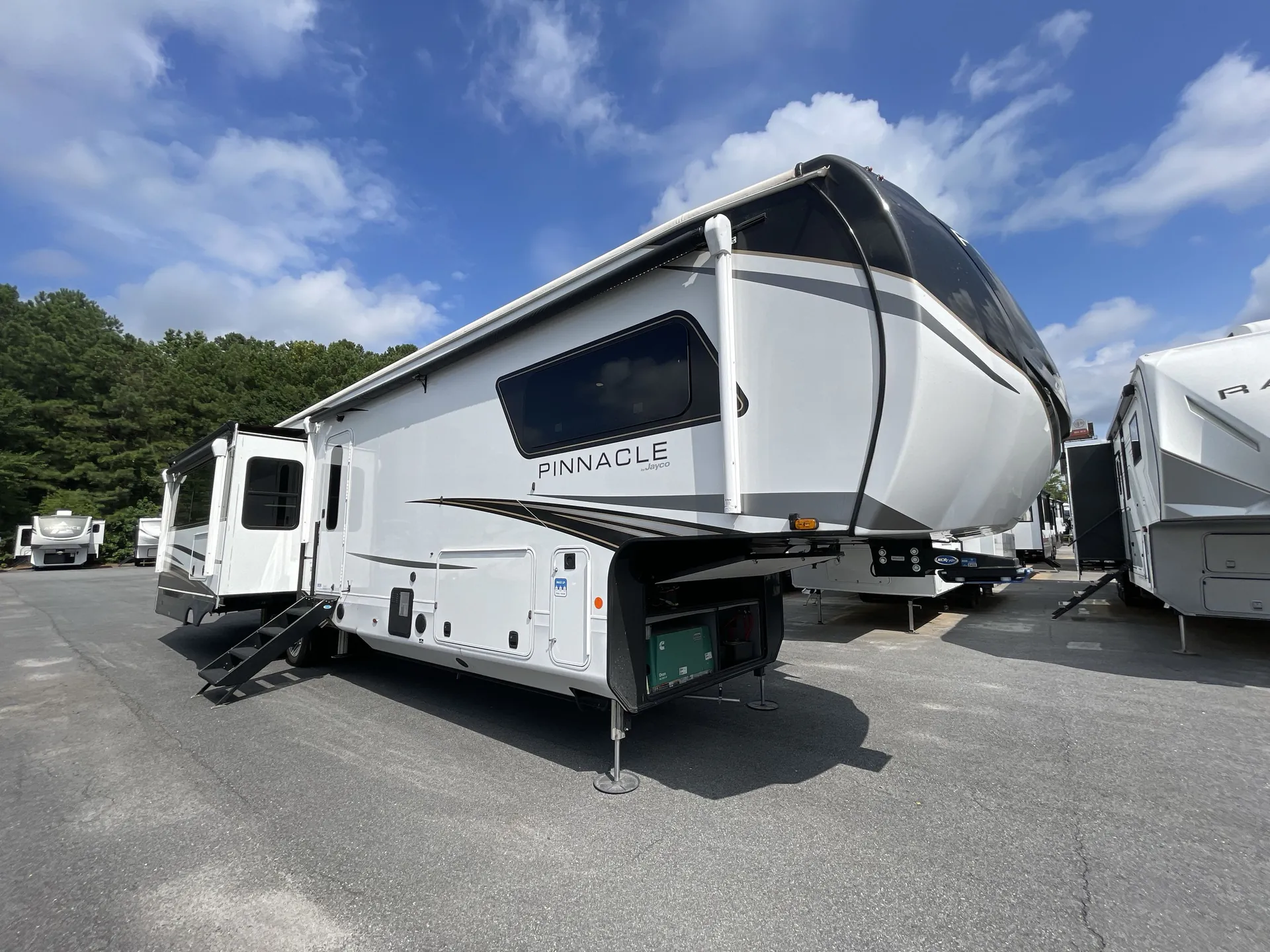 2025 Jayco Pinnacle 38SSWS - Photo 2