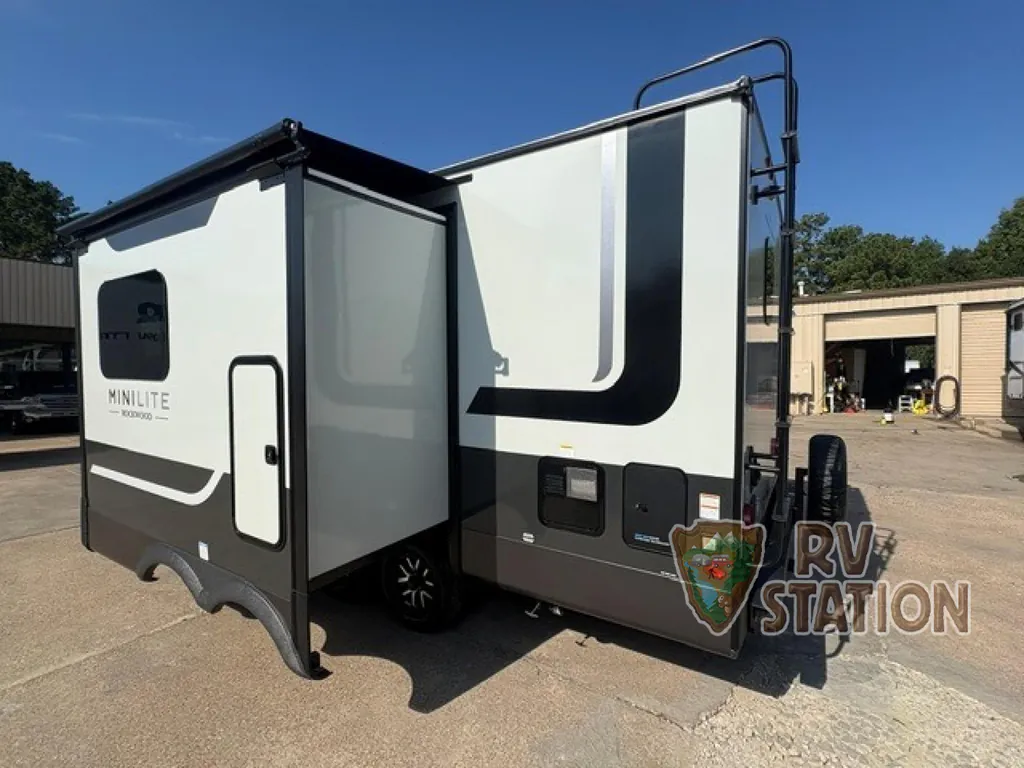 2027 Forest River Rockwood Mini Lite 2213S, Photos photo 3