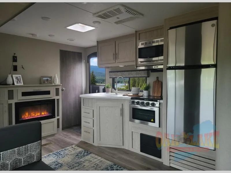 2022 Coachmen Catalina 293QBCK - Photo 3